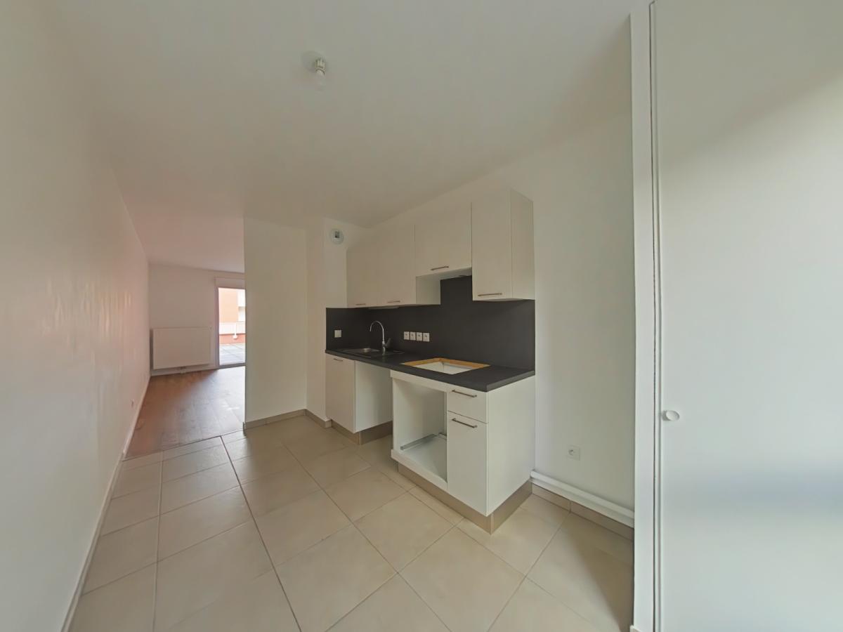 3 pièces - 1er étage - 66m² - 849,51 € - Photo #2