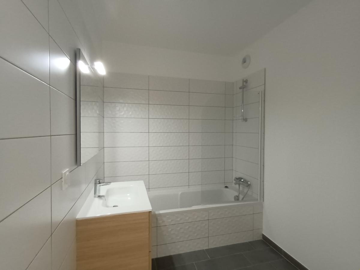 
																																							4 pièces - 
																																						2ème étage - 95m² - 1 494,65 € - Photo #5