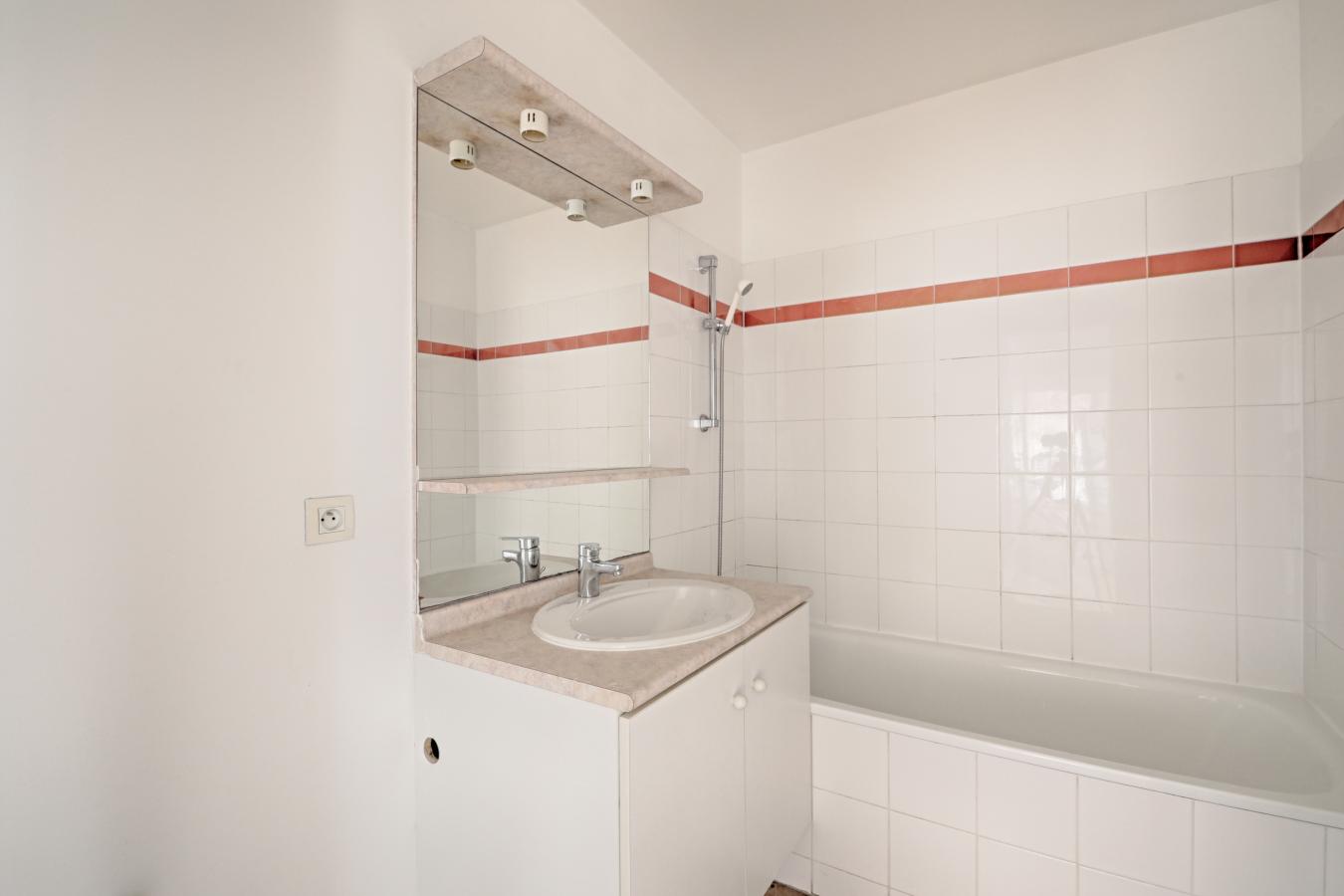 
																			2 pièces - 
																		1er étage - 46m² - 1 004,89 € - Photo #3