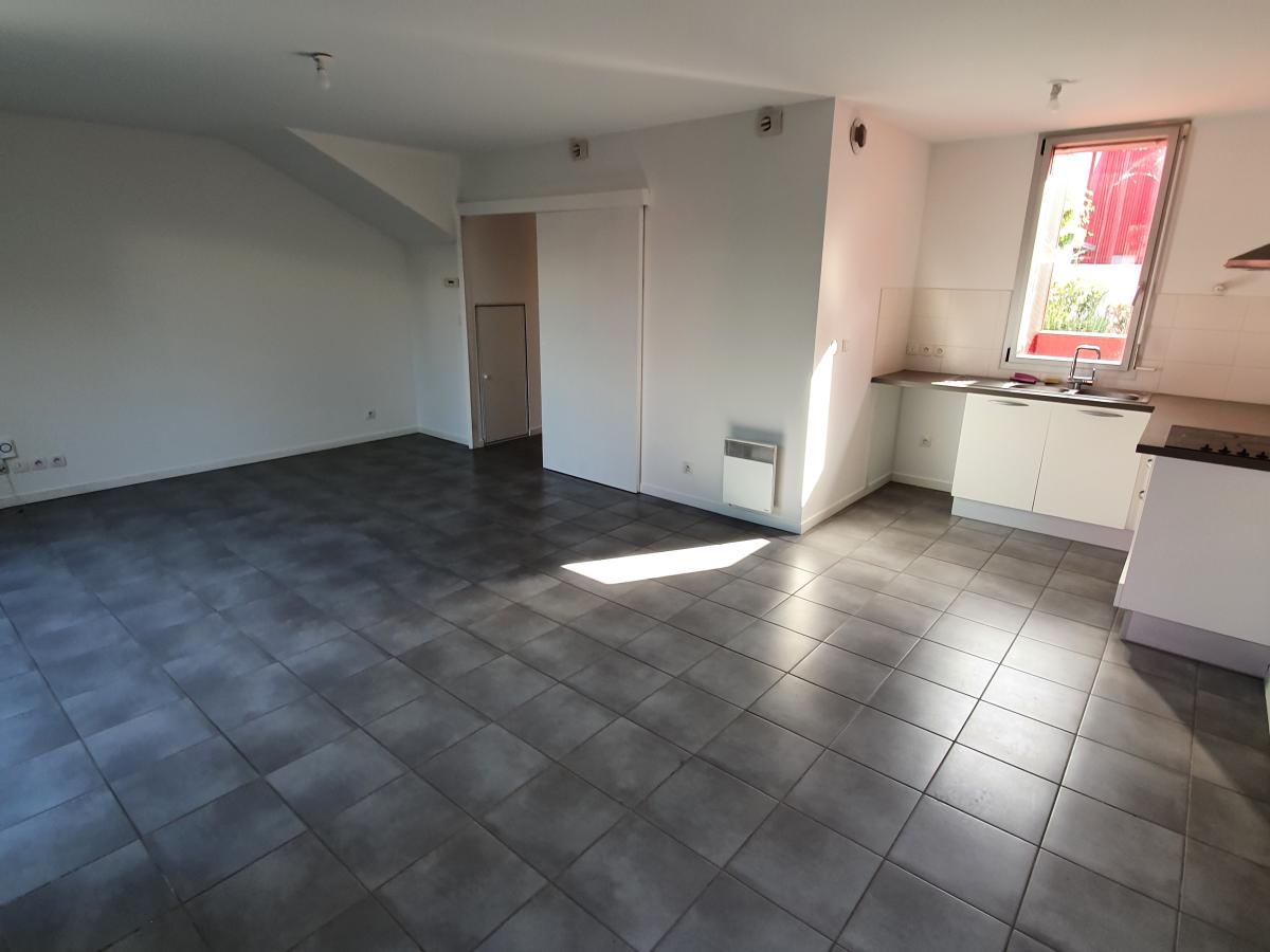 
																																							4 pièces - 
																																						RDC - 88m² - 1 123,66 € - Photo #4