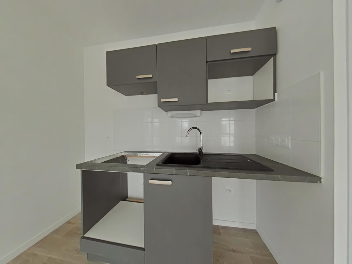 
																																							3 pièces - 
																																						1er étage - 70m² - 824,94 € - Photo #1