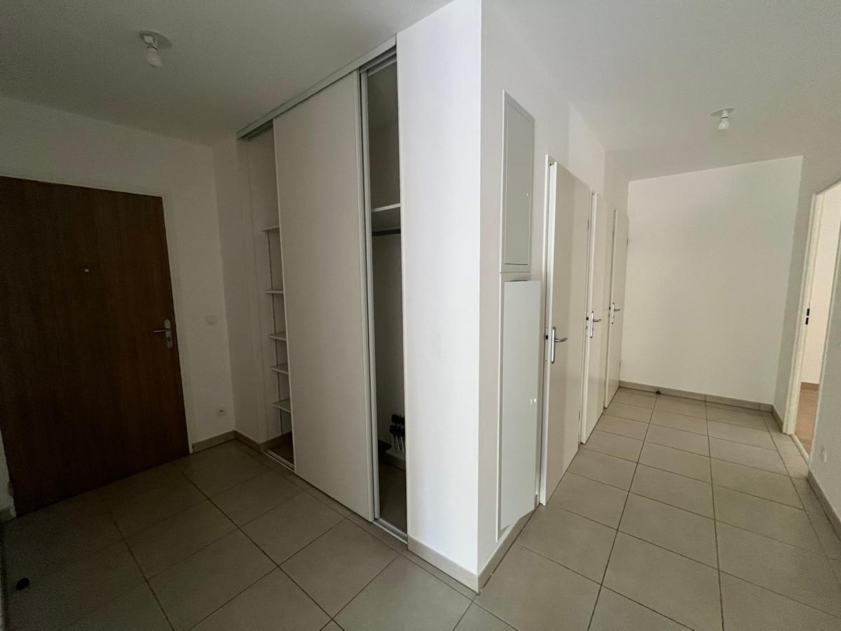 
																																							4 pièces - 
																																						RDC - 86m² - 1 200,90 € - Photo #2