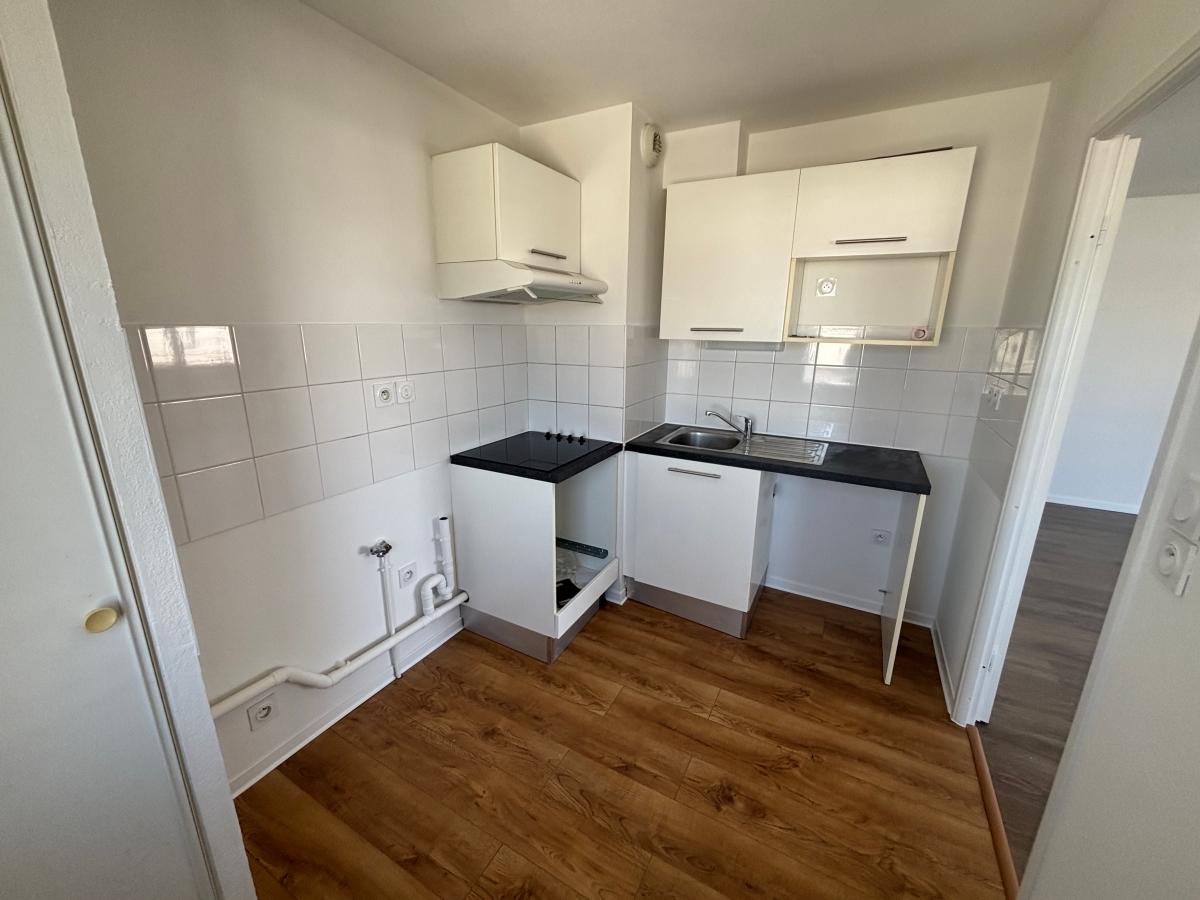 
																			4 pièces - 
																		4ème étage - 85m² - 1 007,75 € - Photo #3