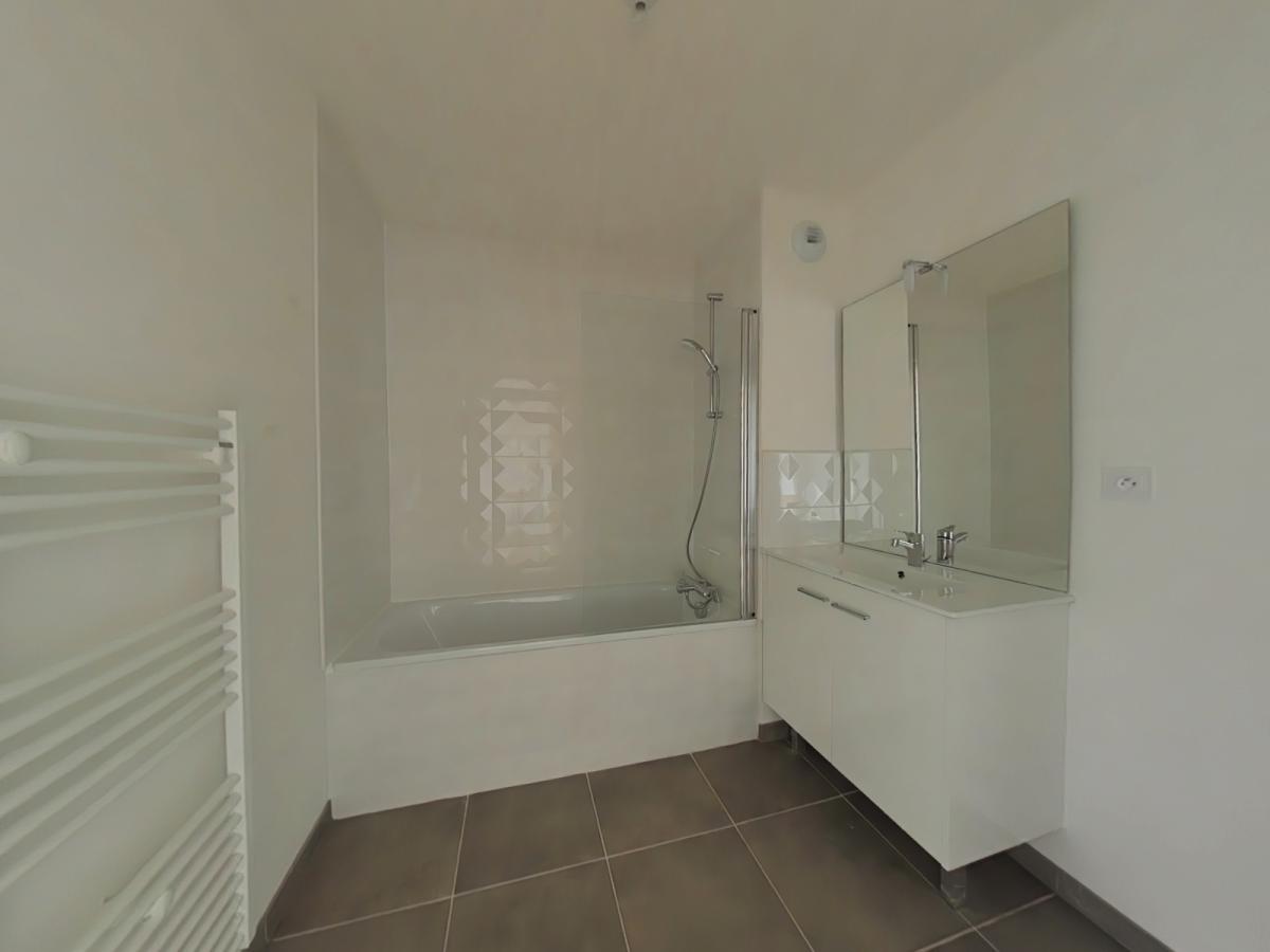 
																																							3 pièces - 
																																						4ème étage - 68m² - 820,50 € - Photo #3