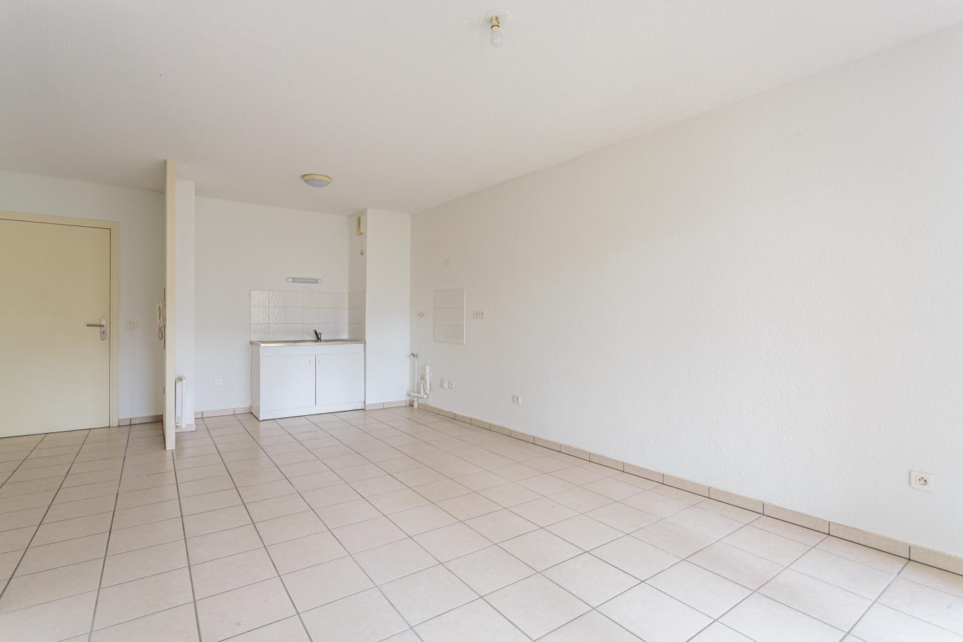 
																																							2 pièces - 
																																						5ème étage - 44m² - 150 000 € - Photo #2