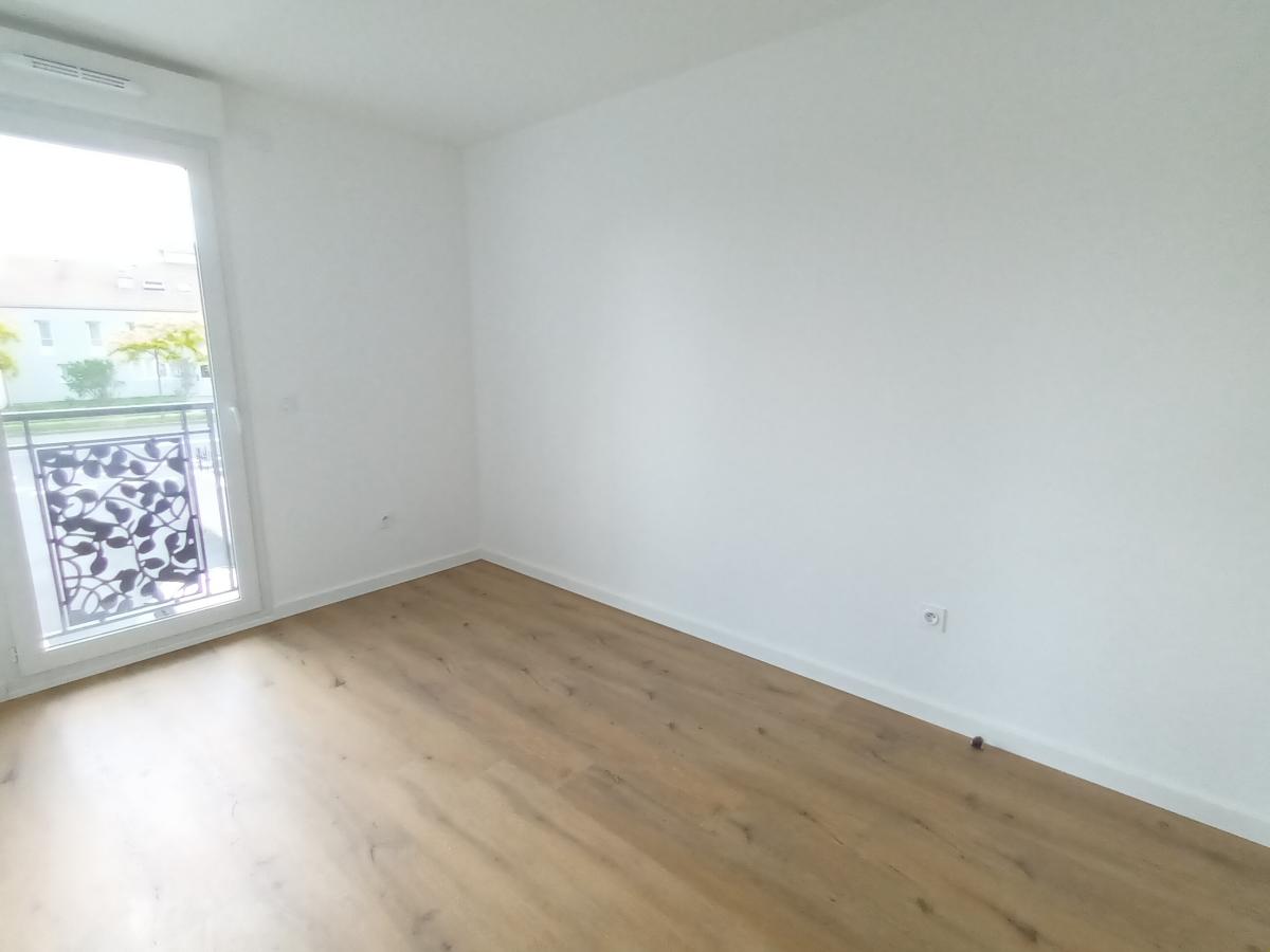 
																																							3 pièces - 
																																						1er étage - 63m² - 1 059,40 € - Photo #5