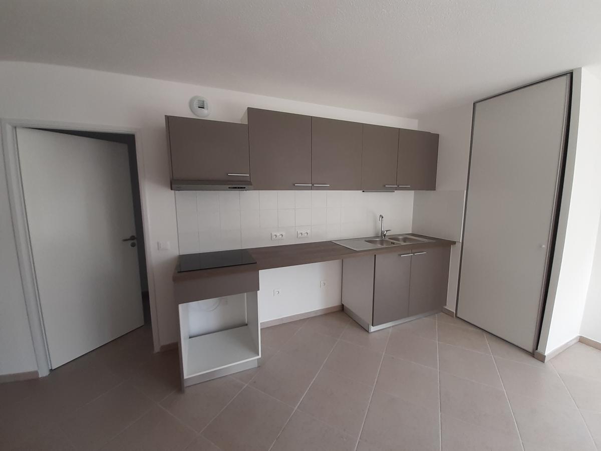 
																																							4 pièces - 
																																						RDC - 93m² - 976,66 € - Photo #1