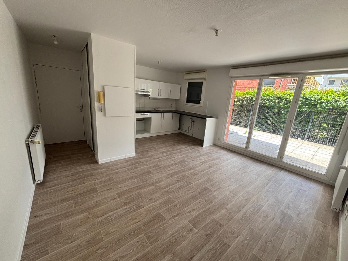 
																																							3 pièces - 
																																						RDC - 57m² - 782,39 € - Photo #1