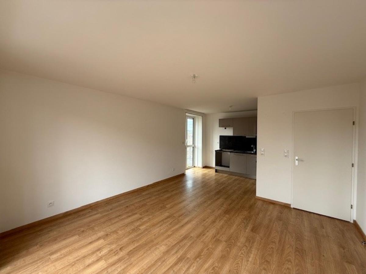 
																																							4 pièces - 
																																						3ème étage - 81m² - 967,31 € - Photo #1