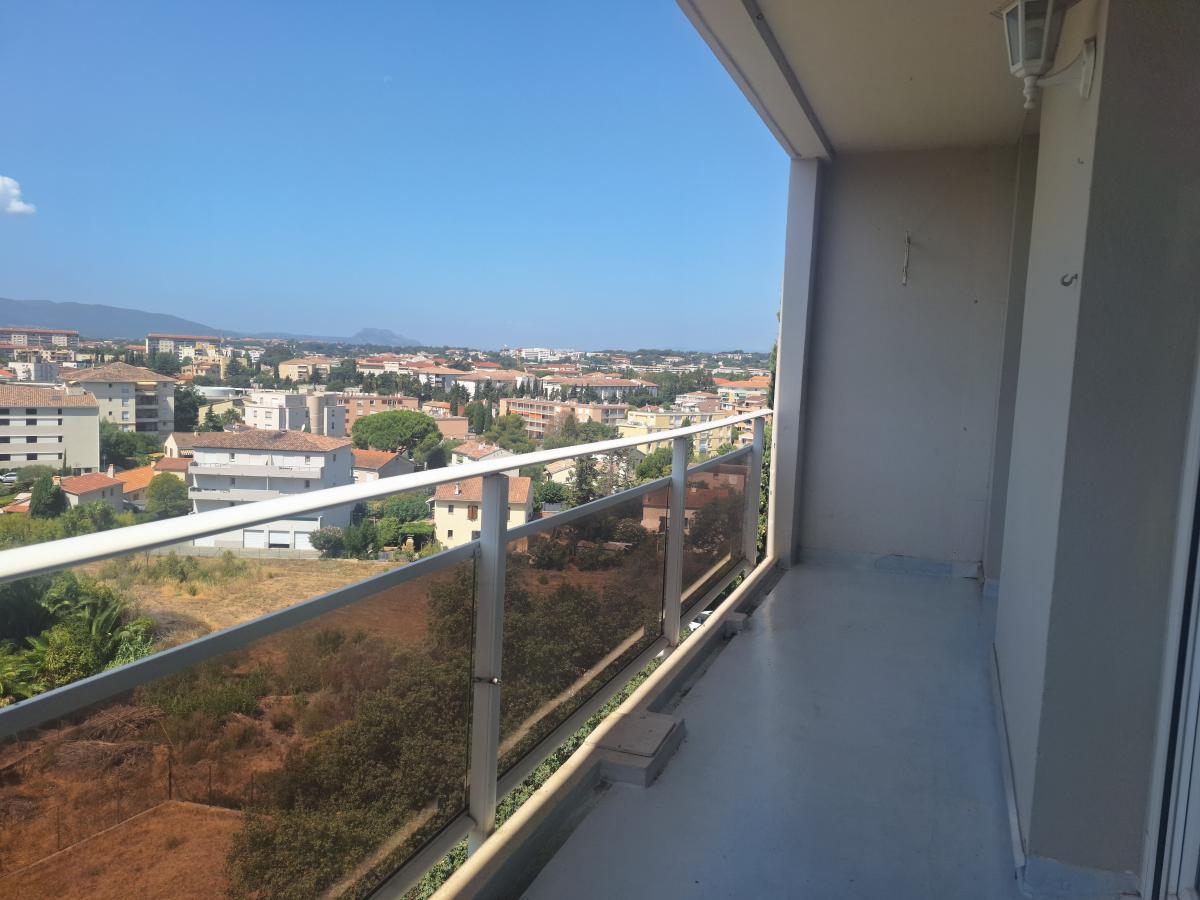 
																																							4 pièces - 
																																						3ème étage - 71m² - 1 100,10 € - Photo #3