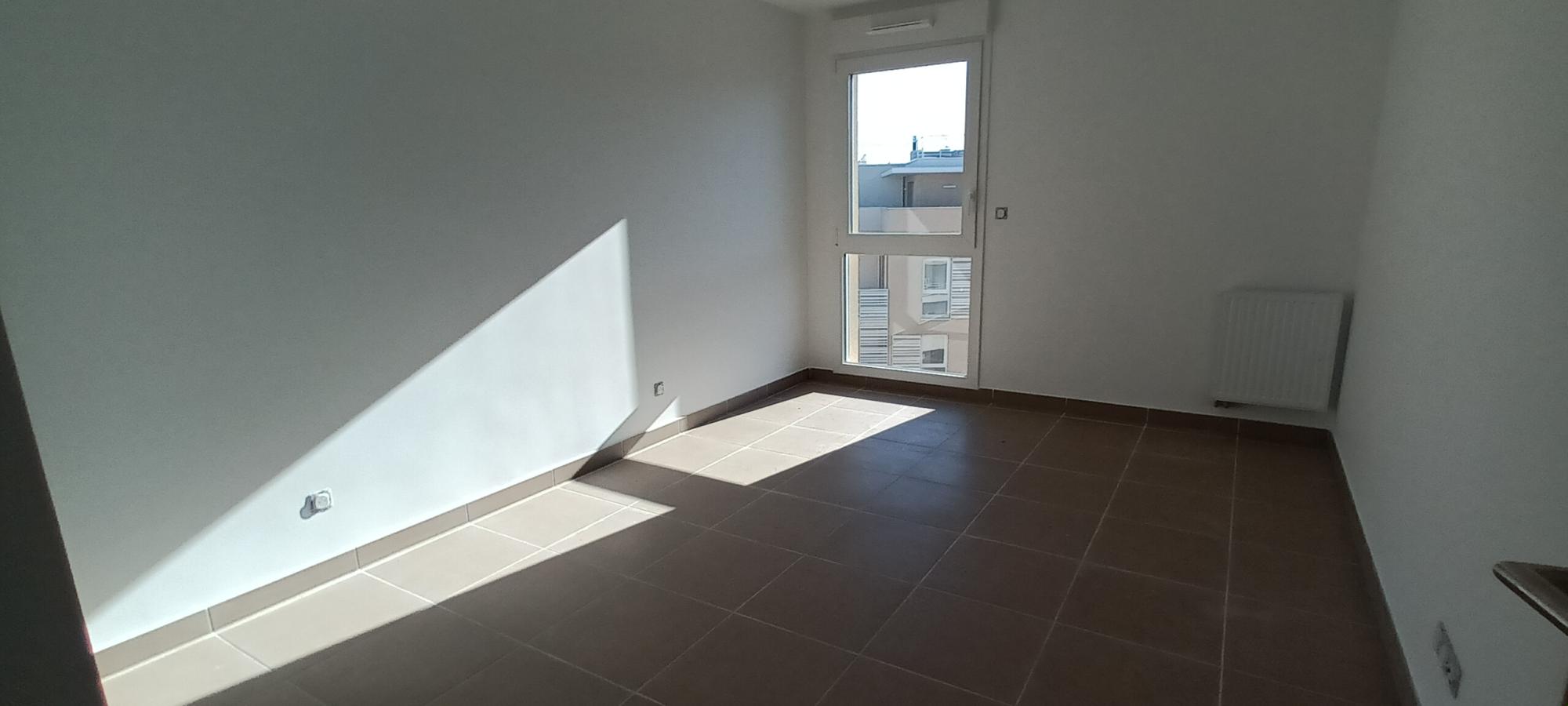 4 pièces - 4ème étage - 88m² - 1 265,68 € - Photo #3