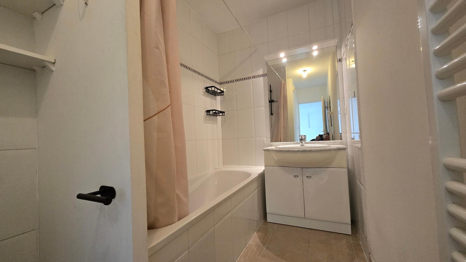 
																																							2 pièces - 
																																						4ème étage - 49m² - 796,62 € - Photo #7