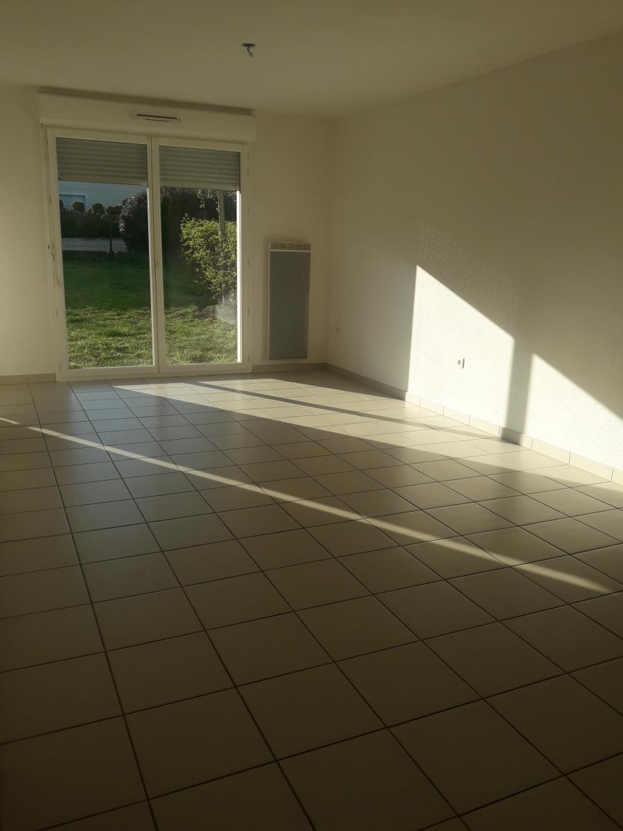 
																			2 pièces - 
																		RDC - 42m² - 643,93 € - Photo #0