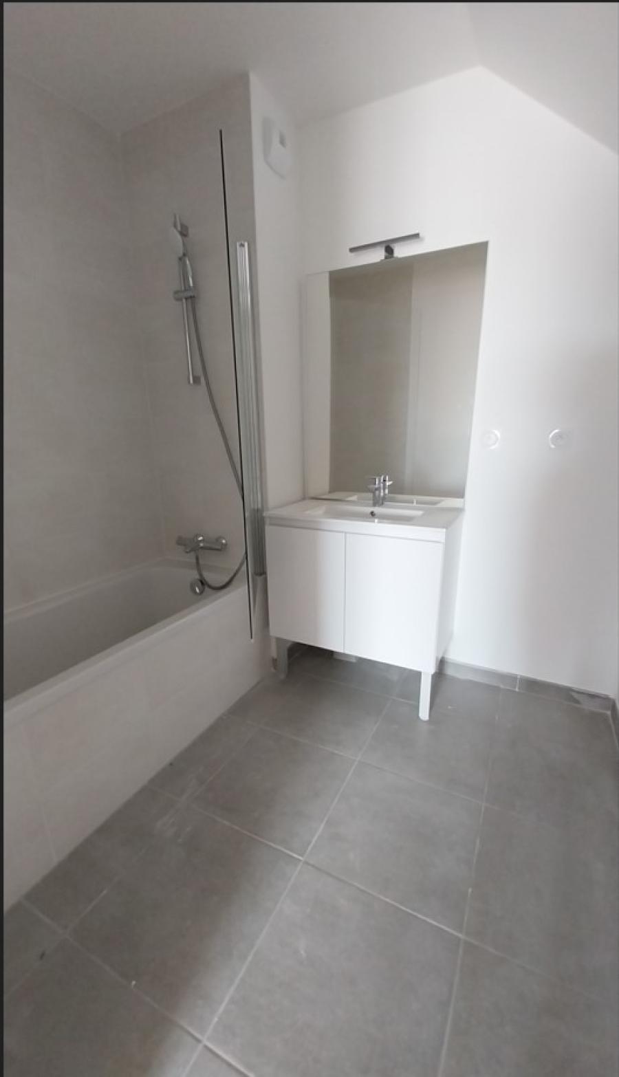 
																																							4 pièces - 
																																						2ème étage - 82m² - 1 013,49 € - Photo #4