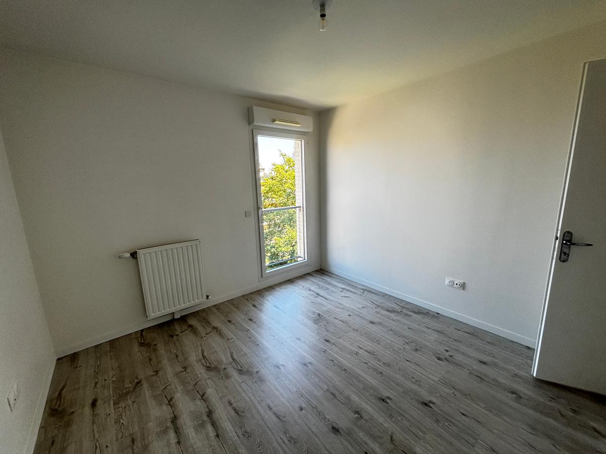 
																			1 pièce - 
																		5ème étage - 28m² - 862,70 € - Photo #4