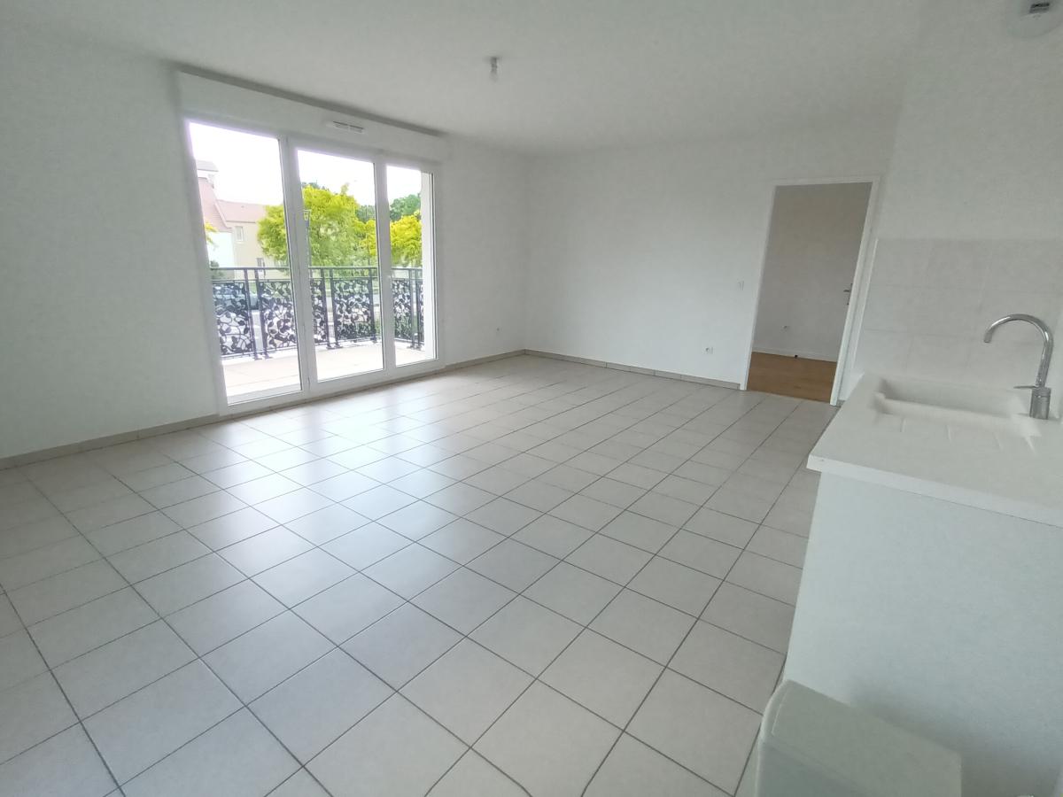 
																																							3 pièces - 
																																						1er étage - 63m² - 1 059,40 € - Photo #3