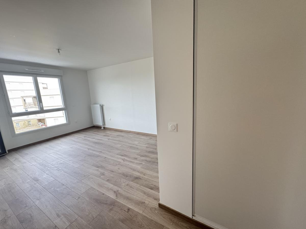 
																																							2 pièces - 
																																						3ème étage - 49m² - 714,46 € - Photo #4