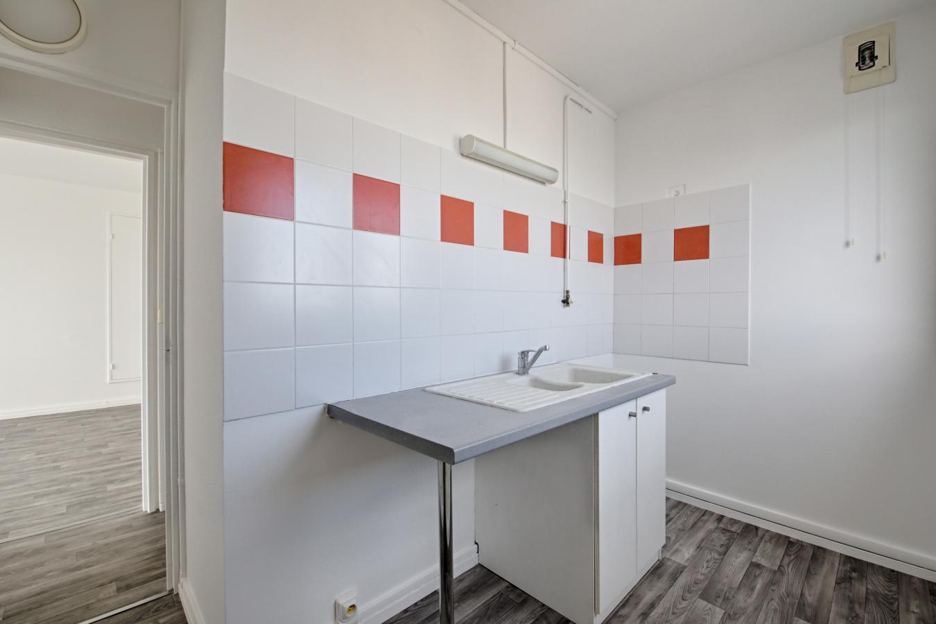 
																																							4 pièces - 
																																						8ème étage - 69m² - 1 331,99 € - Photo #4