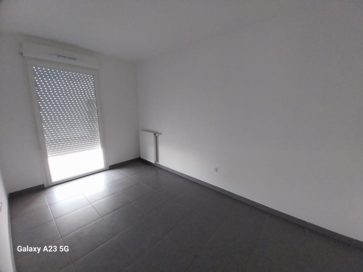 
																																							4 pièces - 
																																						3ème étage - 80m² - 766,50 € - Photo #6