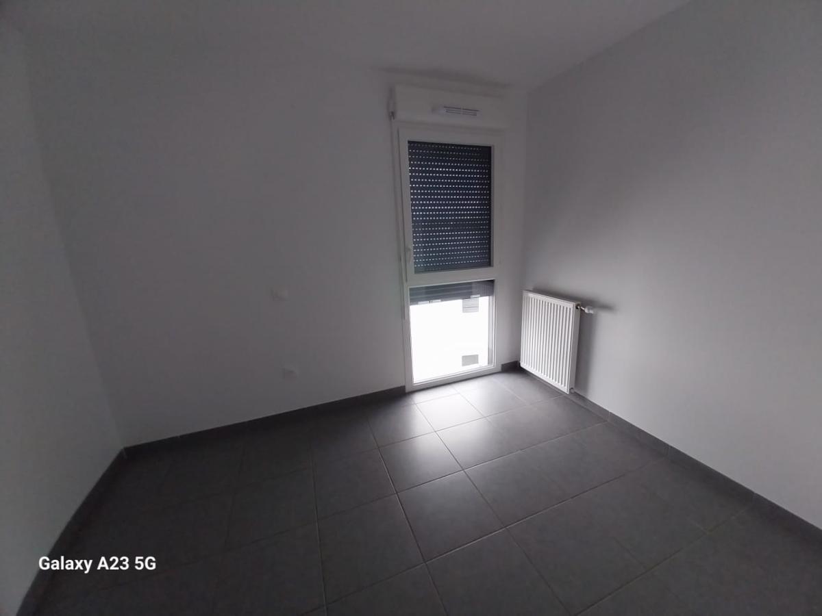 
																																							4 pièces - 
																																						3ème étage - 80m² - 766,50 € - Photo #7