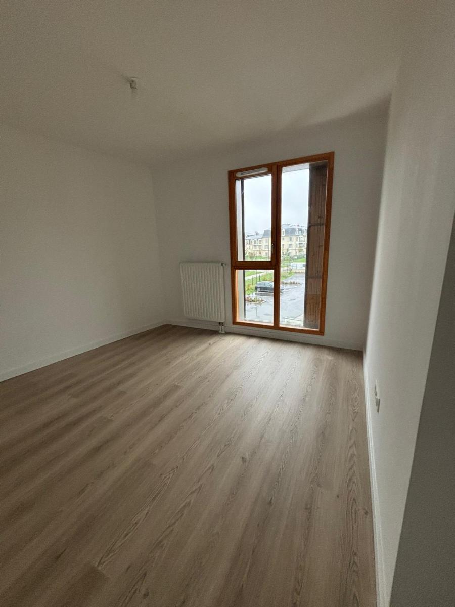 
																			4 pièces - 
																		3ème étage - 86m² - 1 203,75 € - Photo #1