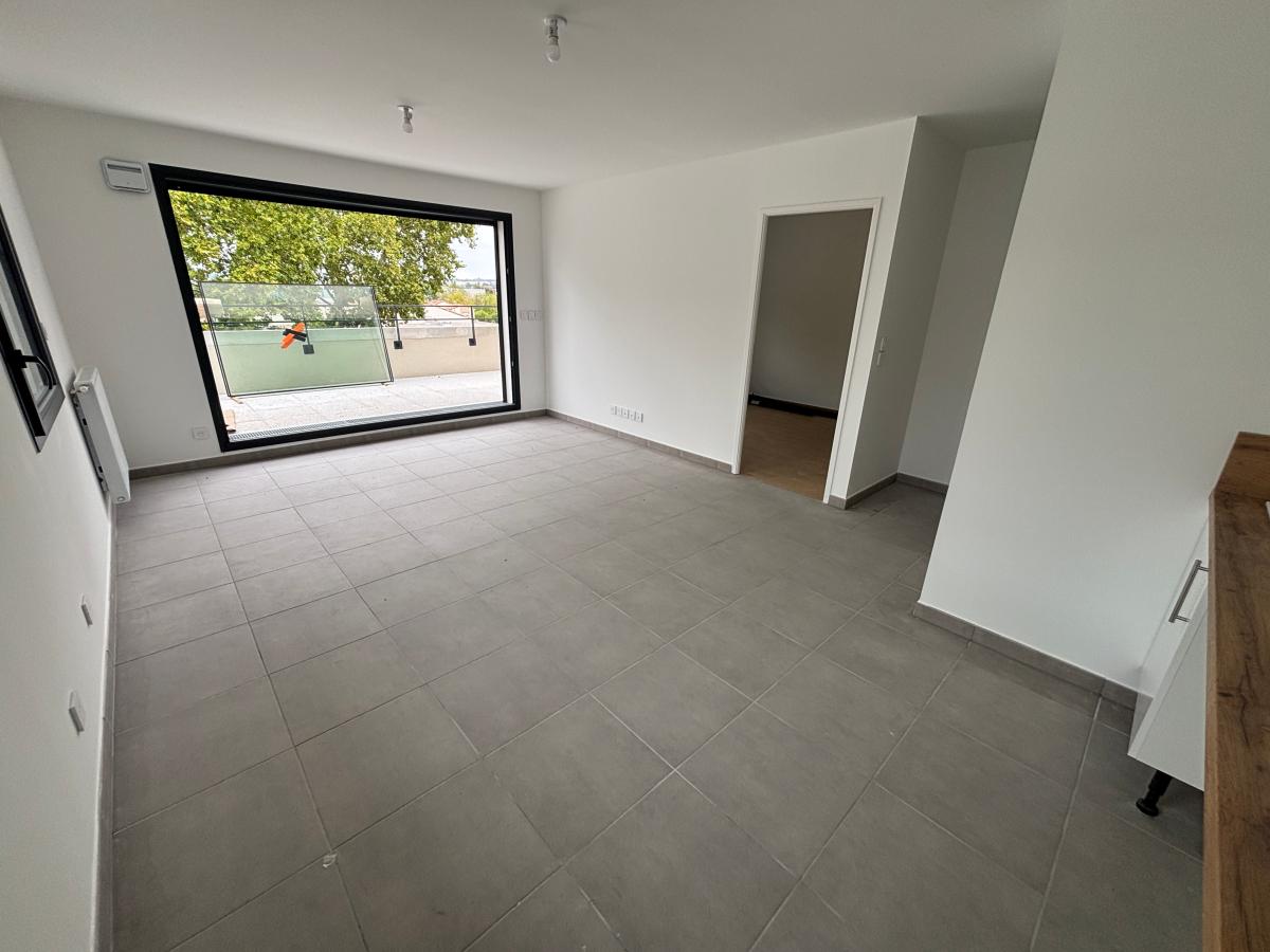 2 pièces - 3ème étage - 44m² - 574,19 € - Photo #2