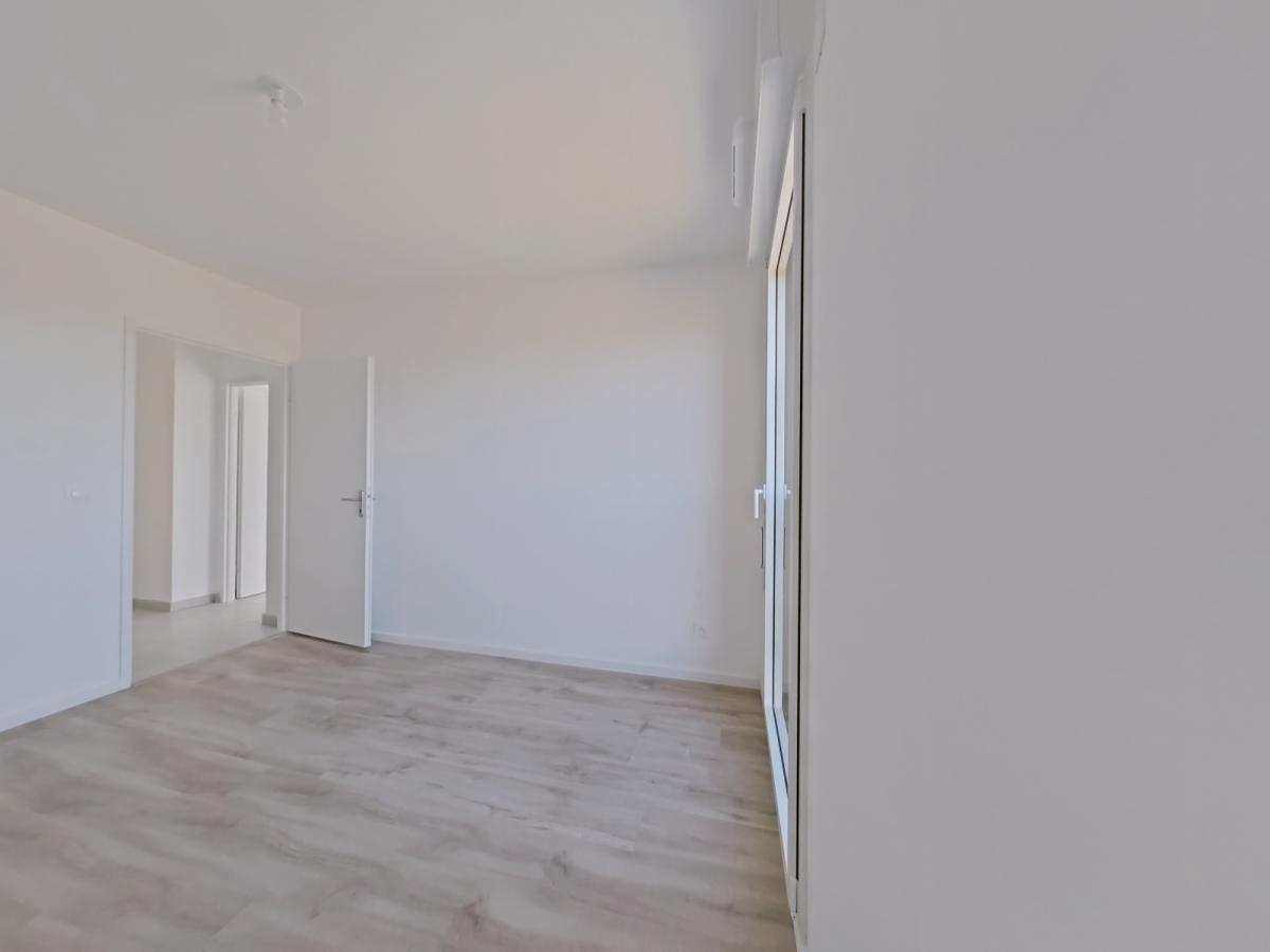 
																																							3 pièces - 
																																						1er étage - 65m² - 869,59 € - Photo #6