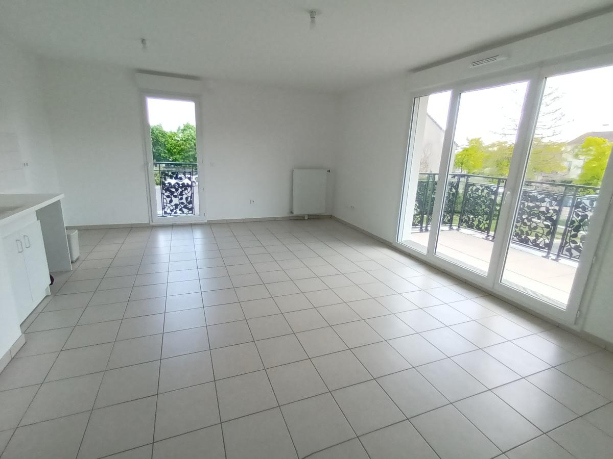 
																																							3 pièces - 
																																						1er étage - 63m² - 1 059,40 € - Photo #2