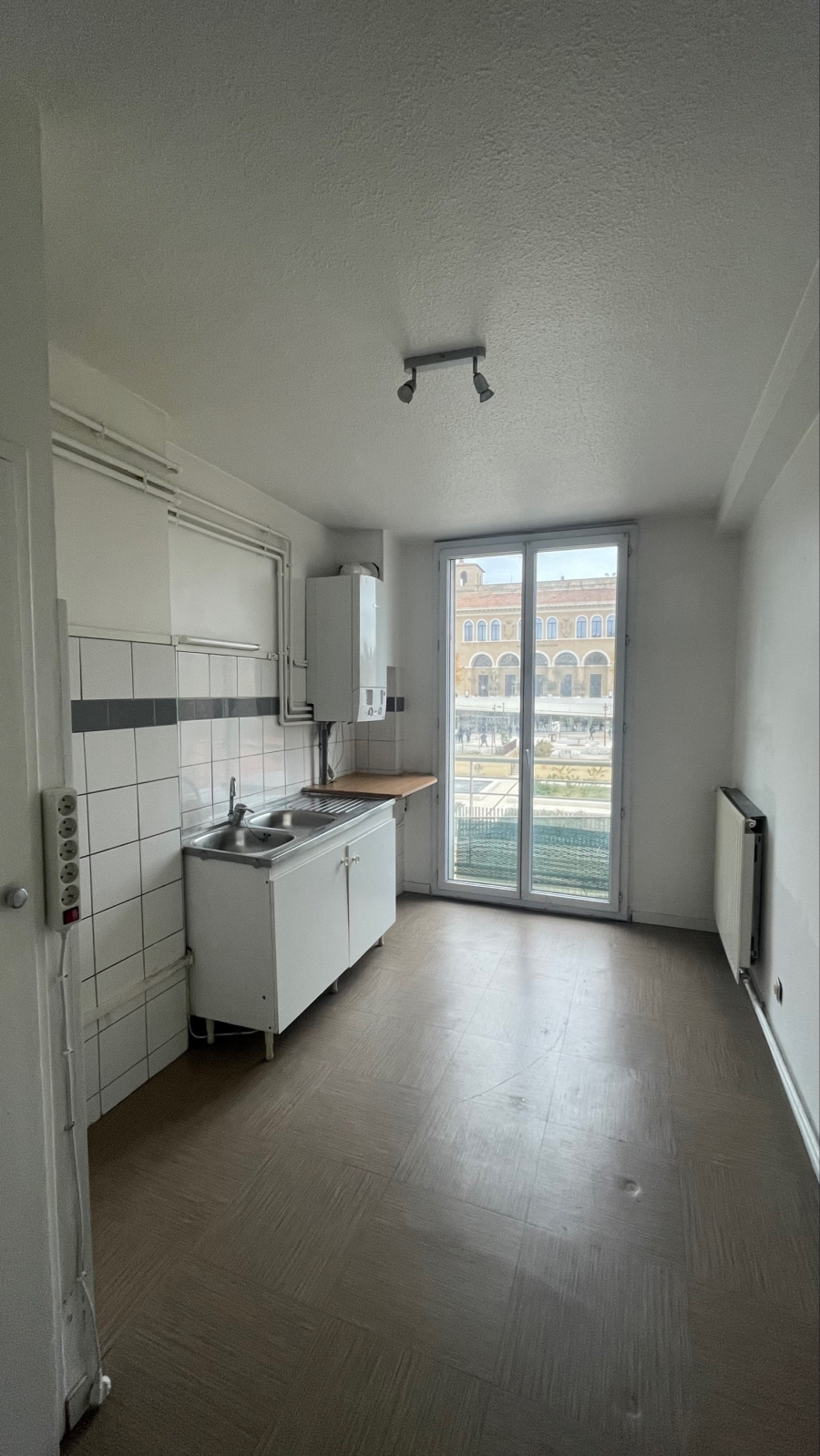 
																			4 pièces - 
																		5ème étage - 63m² - 1 054,10 € - Photo #0