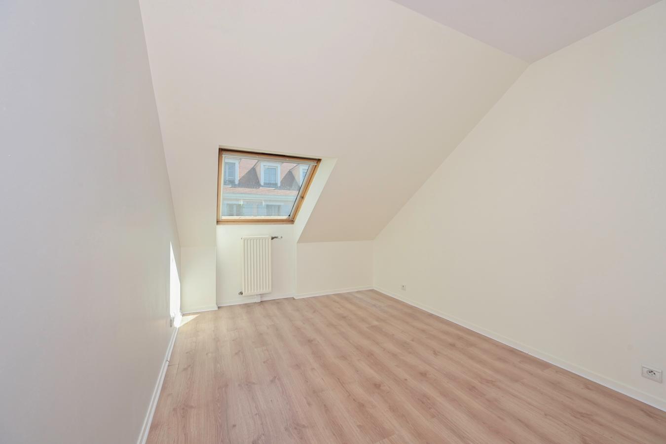 
																			4 pièces – 
																		3ème étage – 87m² - 312 000 € - Photo #3