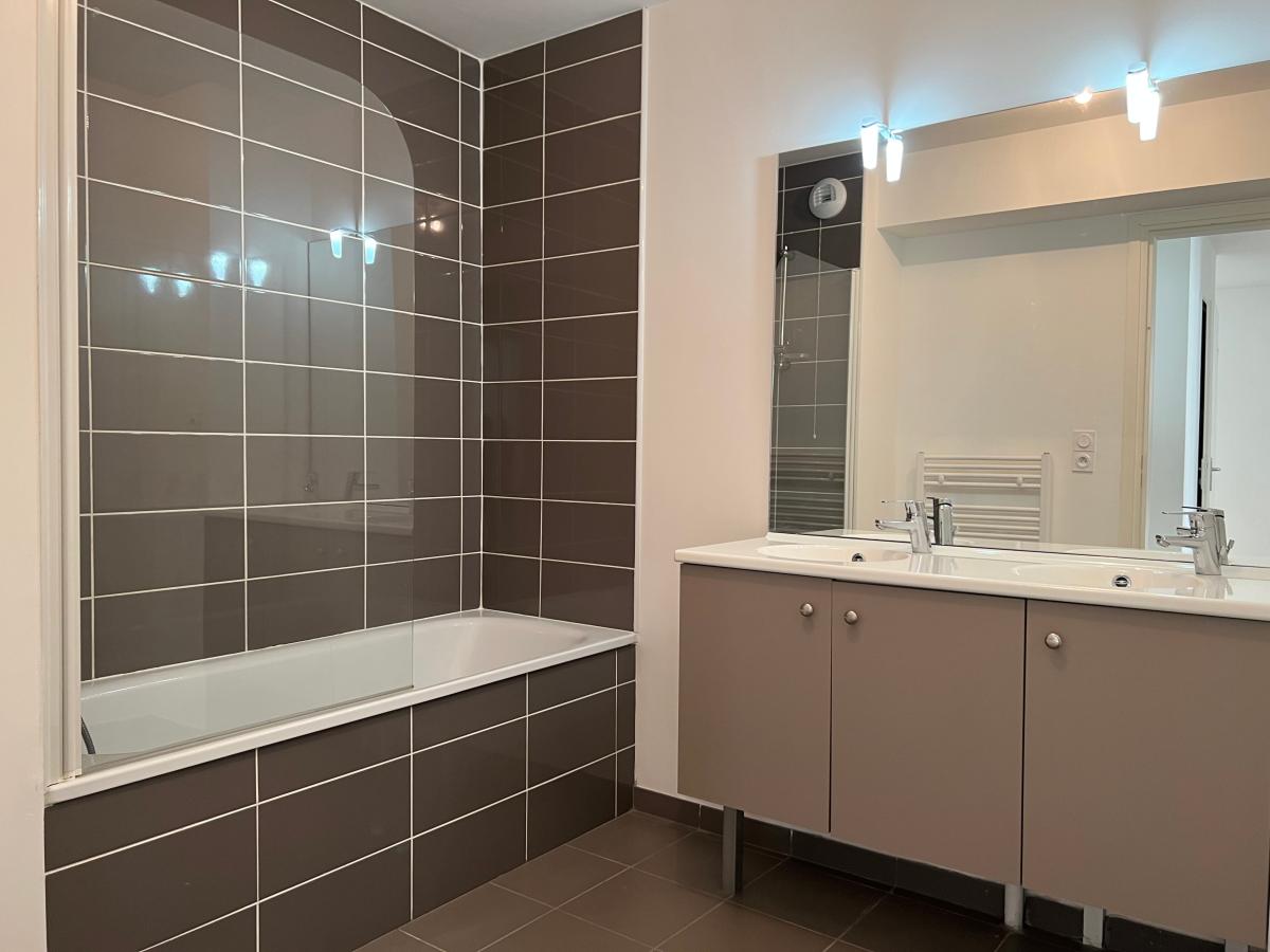 
																																							4 pièces - 
																																						RDC - 74m² - 1 060,53 € - Photo #6