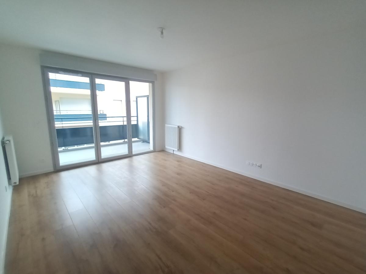 
																																							3 pièces - 
																																						1er étage - 62m² - 912,75 € - Photo #1