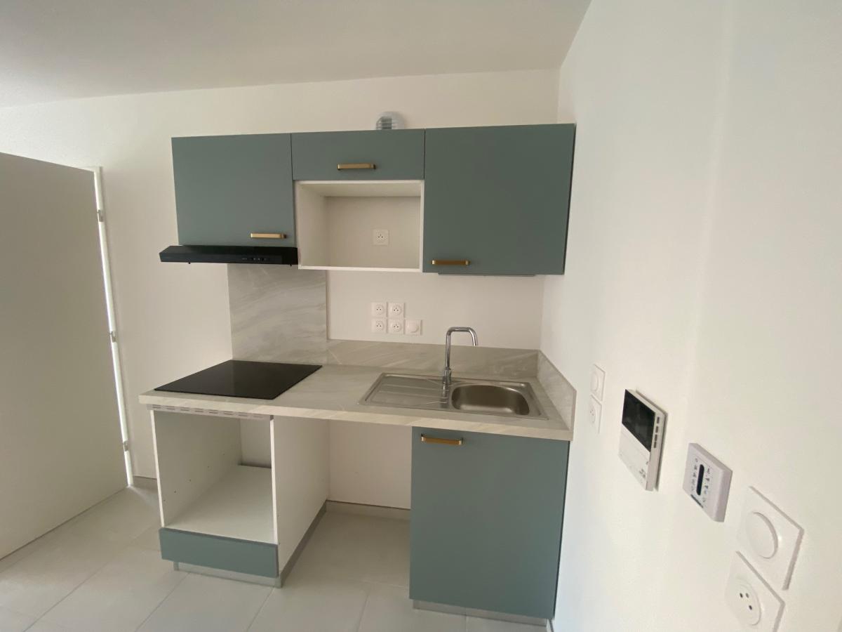 
																																							1 pièce - 
																																						2ème étage - 24m² - 453,86 € - Photo #2