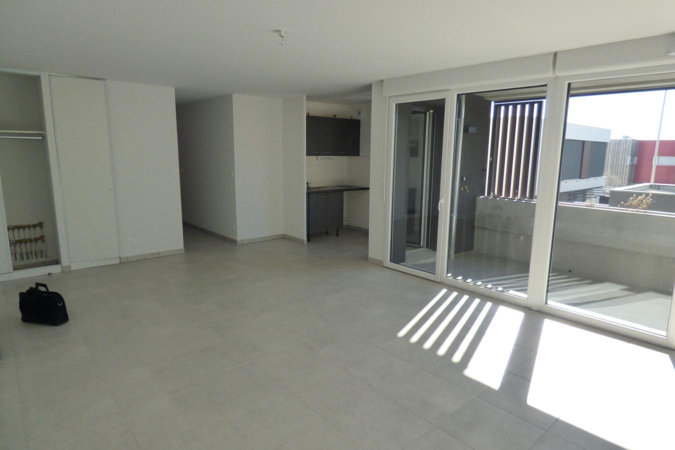
																																							4 pièces - 
																																						1er étage - 81m² - 969,62 € - Photo #1