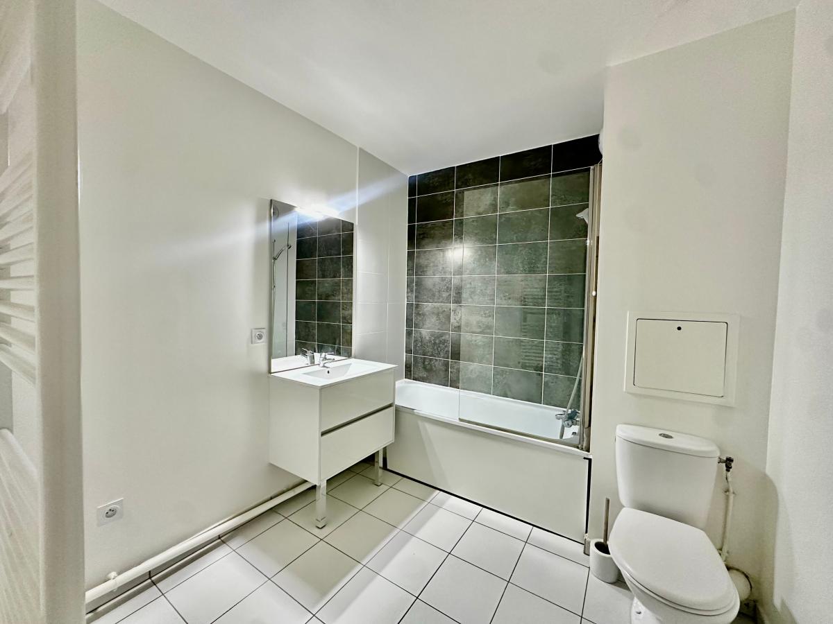 
																																							3 pièces - 
																																						3ème étage - 64m² - 1 254,44 € - Photo #4