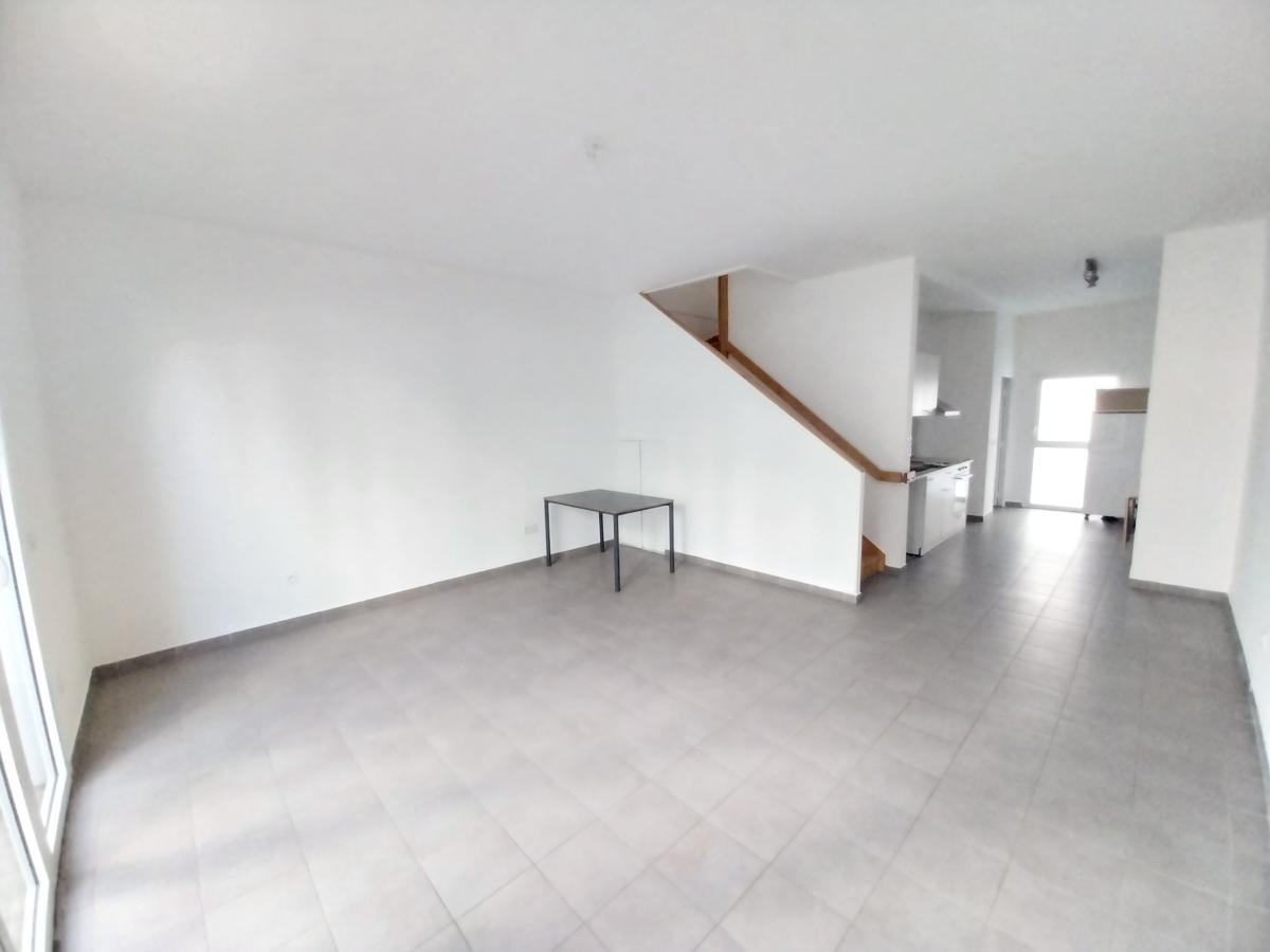 
																																							4 pièces - 
																																						1er étage - 92m² - 2 132,45 € - Photo #1