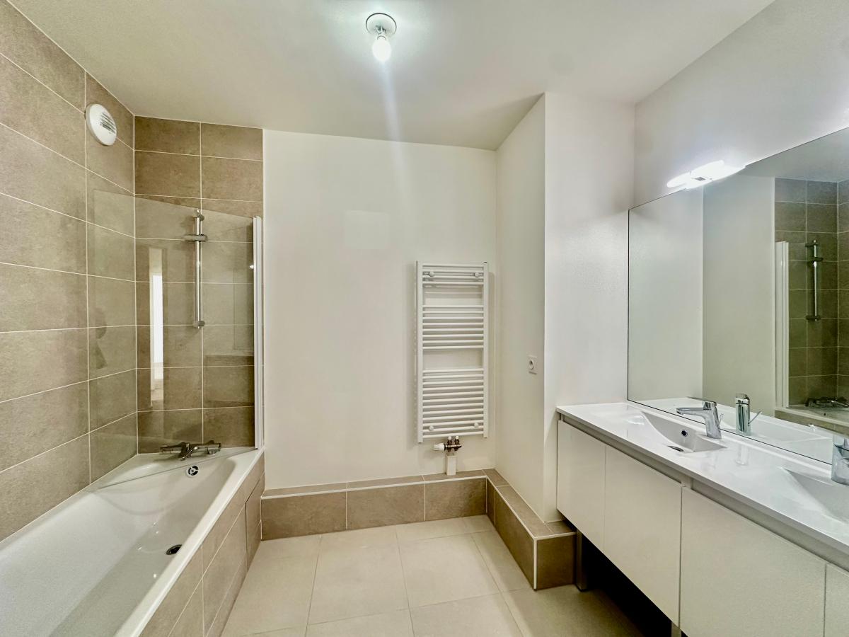 
																																							3 pièces - 
																																						5ème étage - 63m² - 1 318,33 € - Photo #3