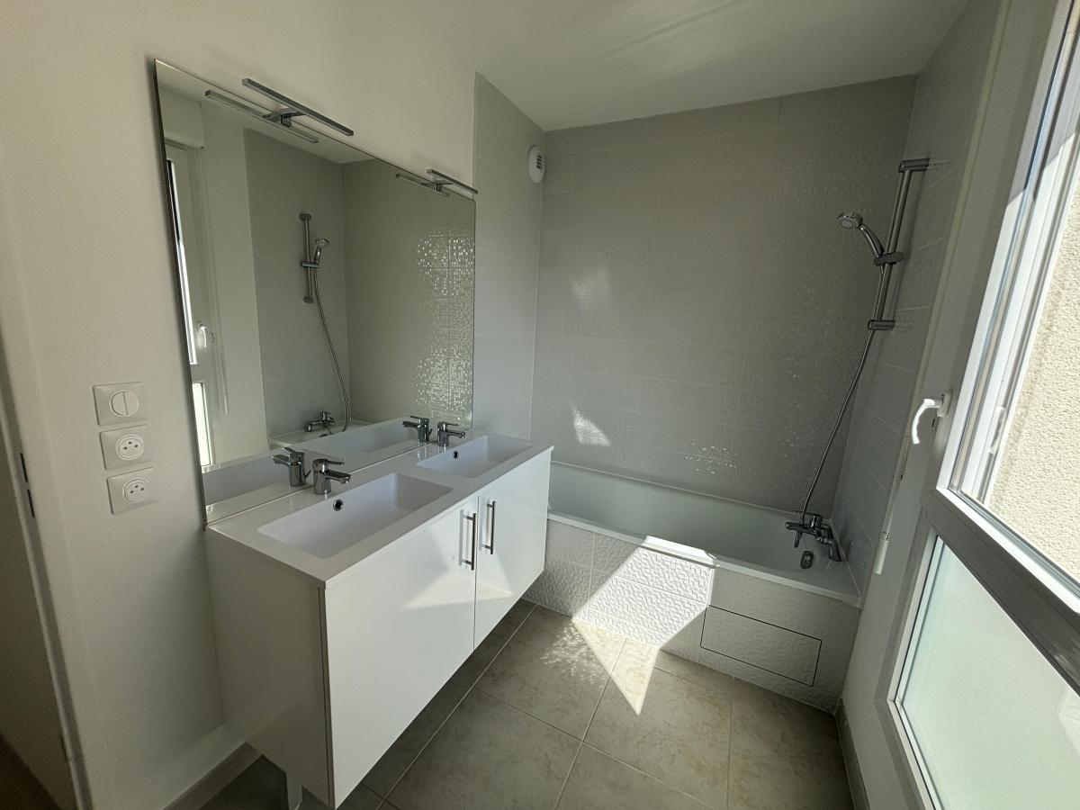 
																																							4 pièces - 
																																						RDC - 88m² - 1 004,95 € - Photo #3