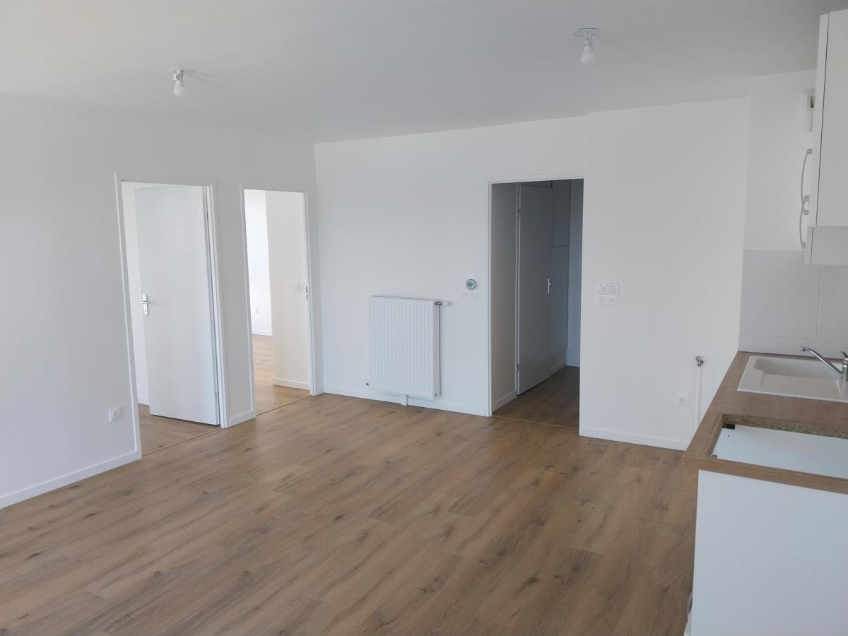 4 pièces - 5ème étage - 76m² - 1 369,49 € - Photo #4