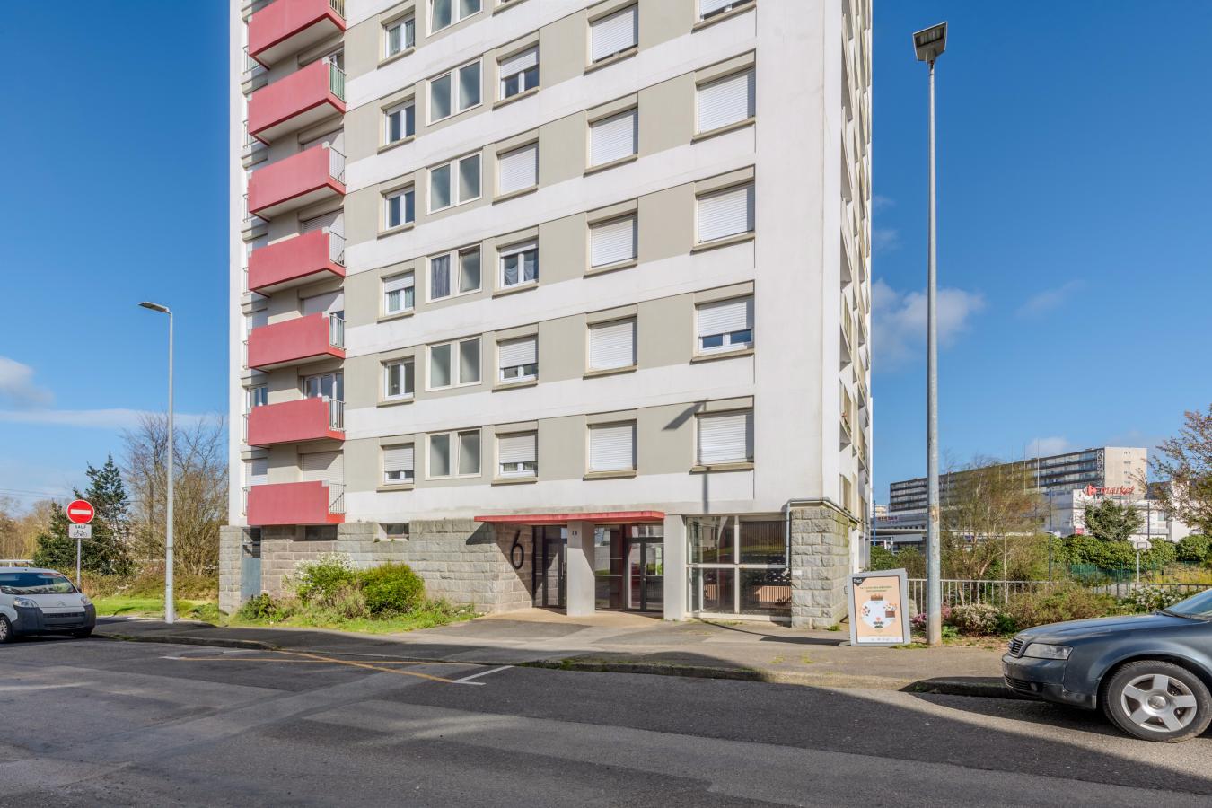 
																																							4 pièces - 
																																						12ème étage - 77m² - 90 000 € - Photo #7
