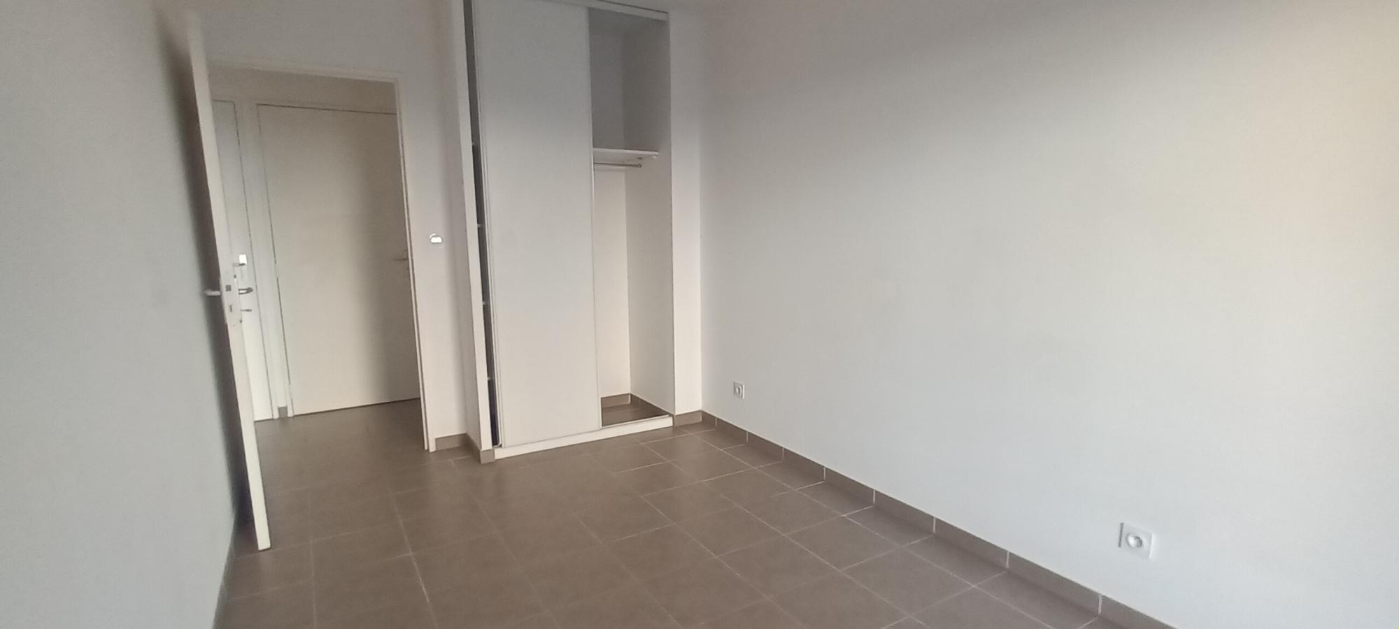 
																																							3 pièces - 
																																						1er étage - 65m² - 853,42 € - Photo #6