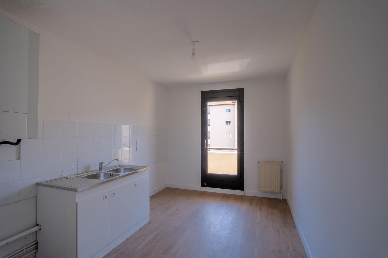
																																							4 pièces - 
																																						4ème étage - 79m² - 190 000 € - Photo #2