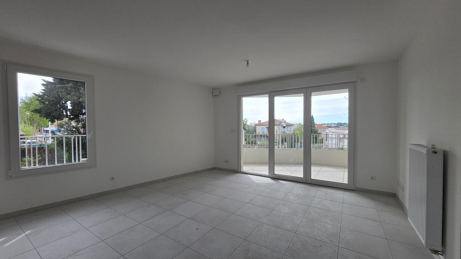 
																																							3 pièces - 
																																						RDC - 68m² - 925,60 € - Photo #1