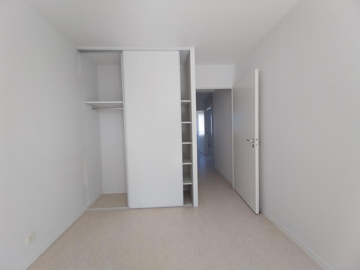 
																																							4 pièces - 
																																						4ème étage - 92m² - 1 072,11 € - Photo #3