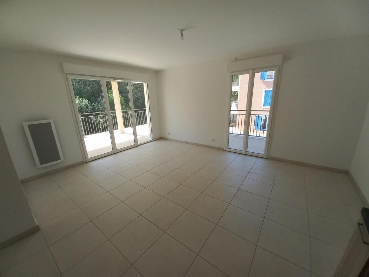 4 pièces - 1er étage - 79m² - 1 311,98 € - Photo #2