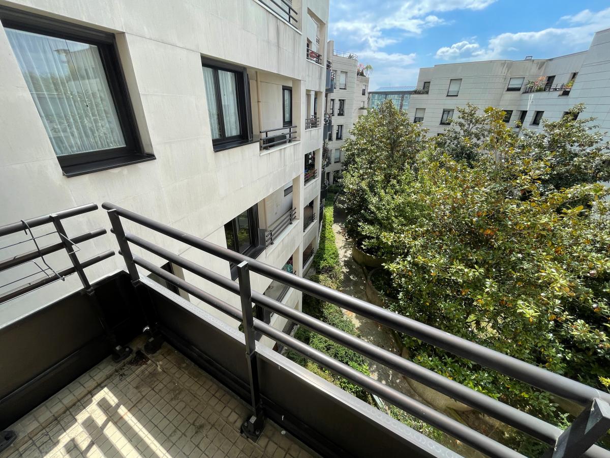 
																																							3 pièces - 
																																						4ème étage - 71m² - 2 107,50 € - Photo #1