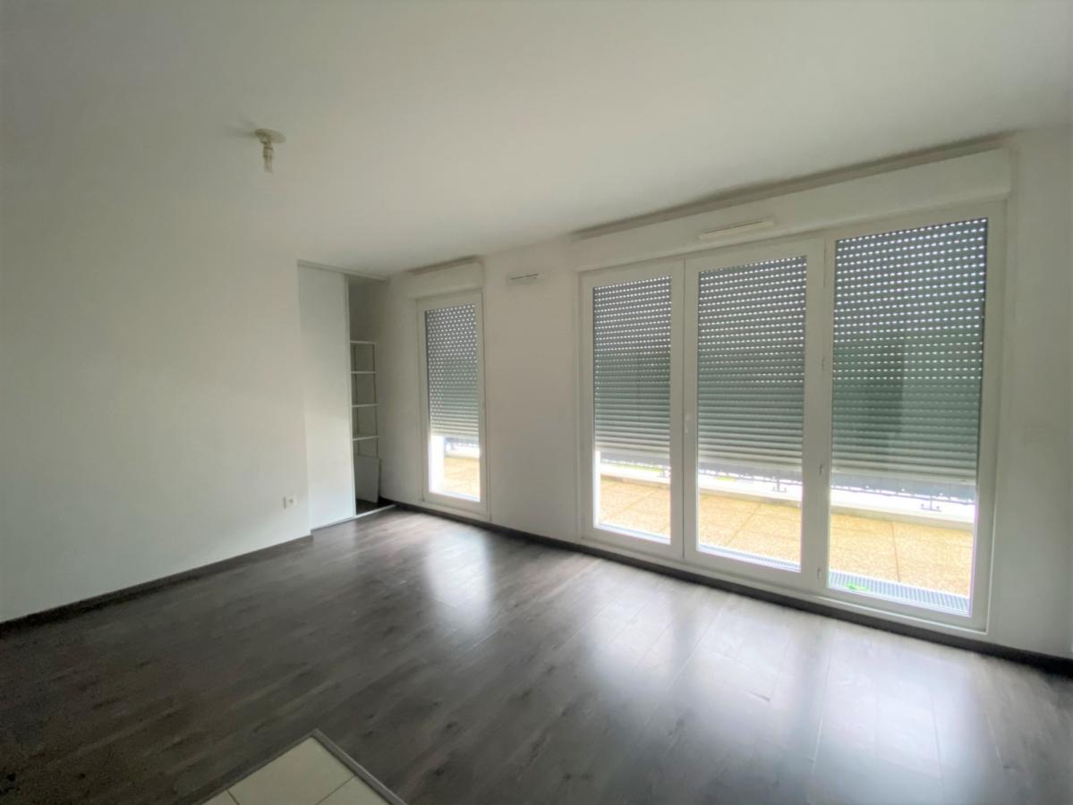 
																																							1 pièce - 
																																						4ème étage - 31m² - 606,90 € - Photo #1