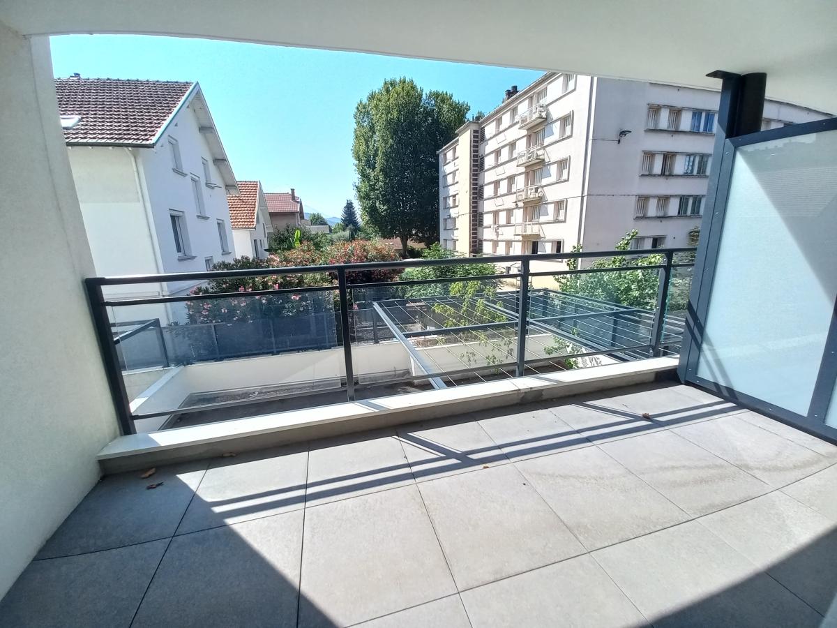 
																																							3 pièces - 
																																						1er étage - 72m² - 811,11 € - Photo #6