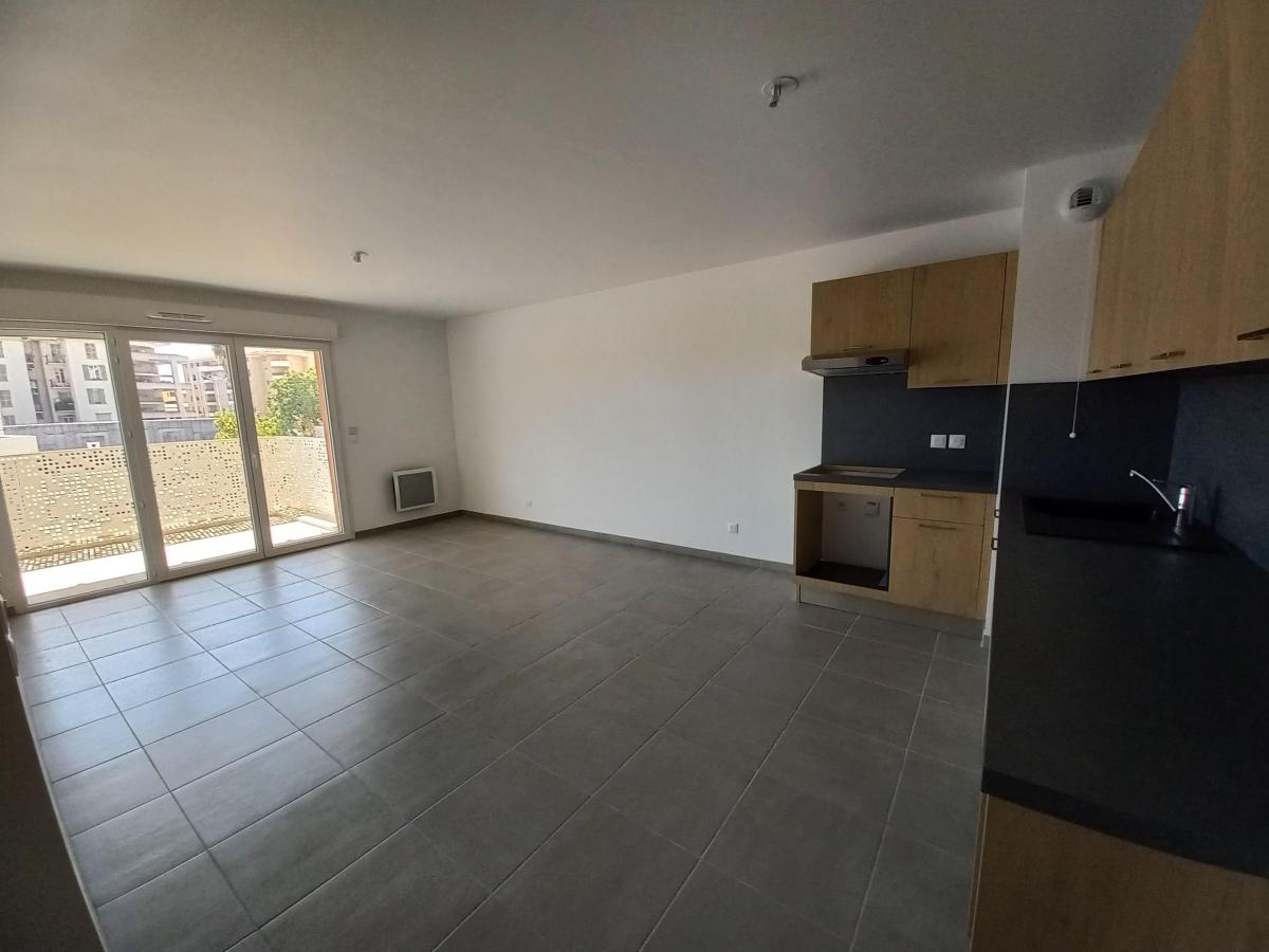 
																																							3 pièces - 
																																						1er étage - 61m² - 1 133,48 € - Photo #3