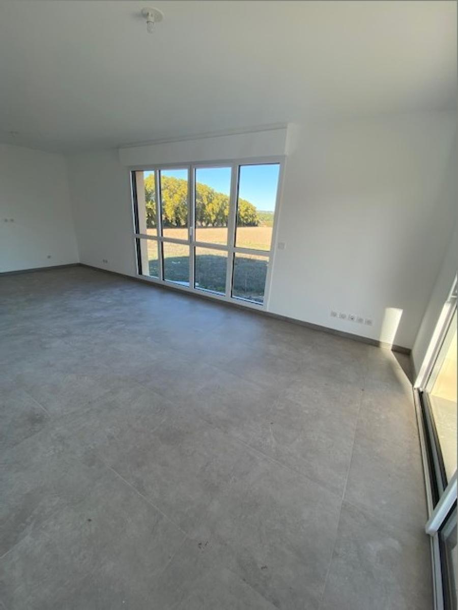 4 pièces - RDC - 88m² - 1 324,35 € - Photo #3